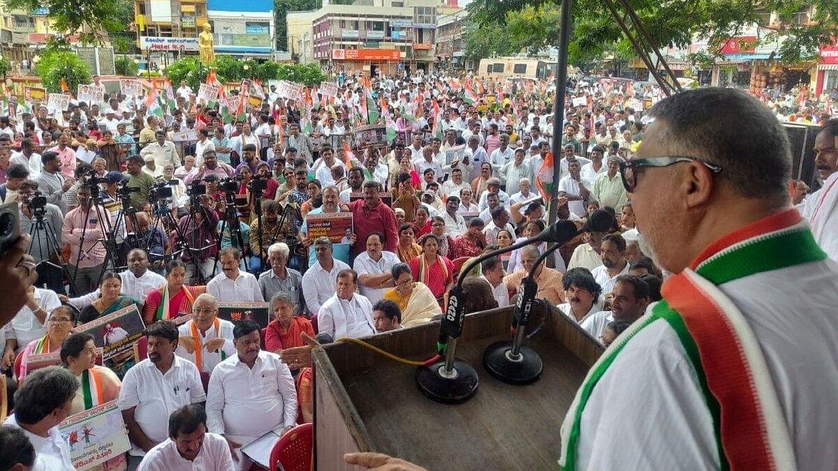 <div class="paragraphs"><p>MLA Tanveer Sait addresses Congress protest rally, against the prosecution sanction by Governor Tawar Chand Ghelot, against Chief Minister Siddaramaiah, at Gandhi Square in Mysuru, on Monday. </p></div>